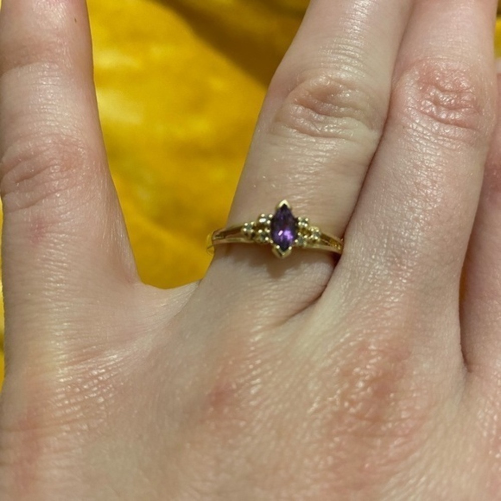 10k solid gold and purple stone ring Size 6